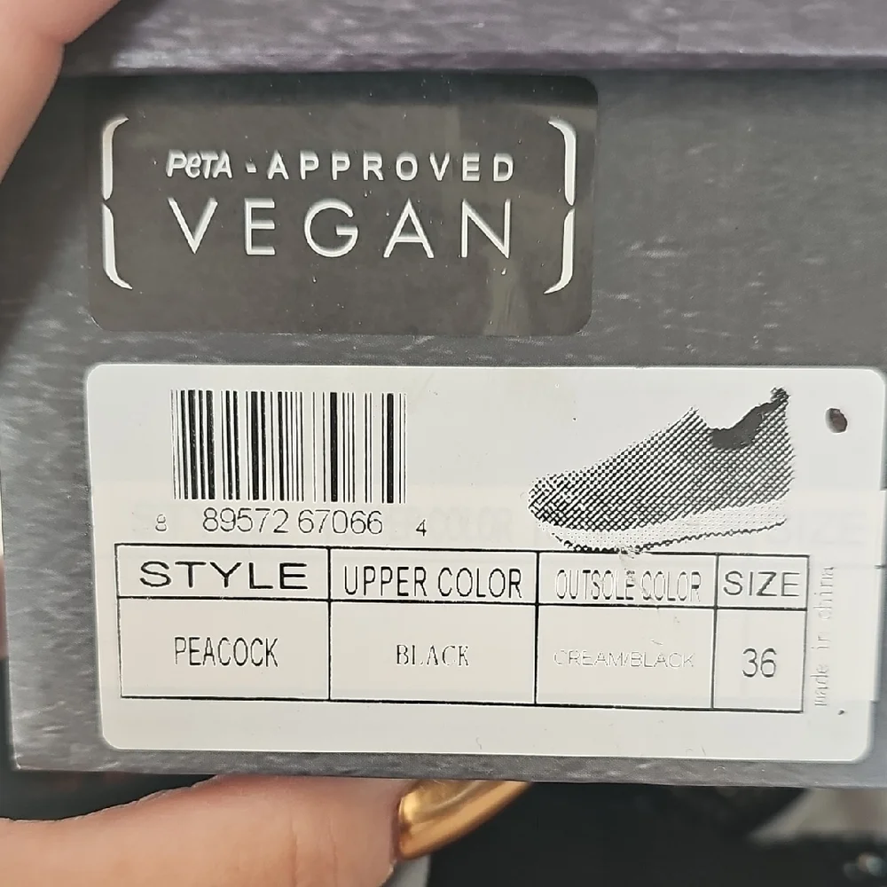 bernie mev. Black and White Women's Sneakers